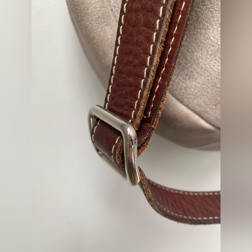 ROOTS Women’s Gray Beige Genuine Distressed Leather Crossbody Hobo Shoulder Bag - Picture 7 of 13